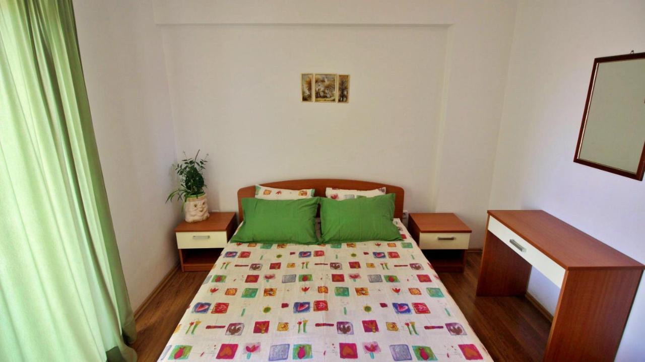 Apartments Marko Nemira 奥米什 外观 照片