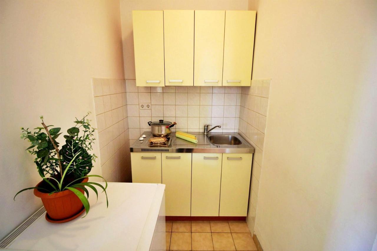 Apartments Marko Nemira 奥米什 外观 照片