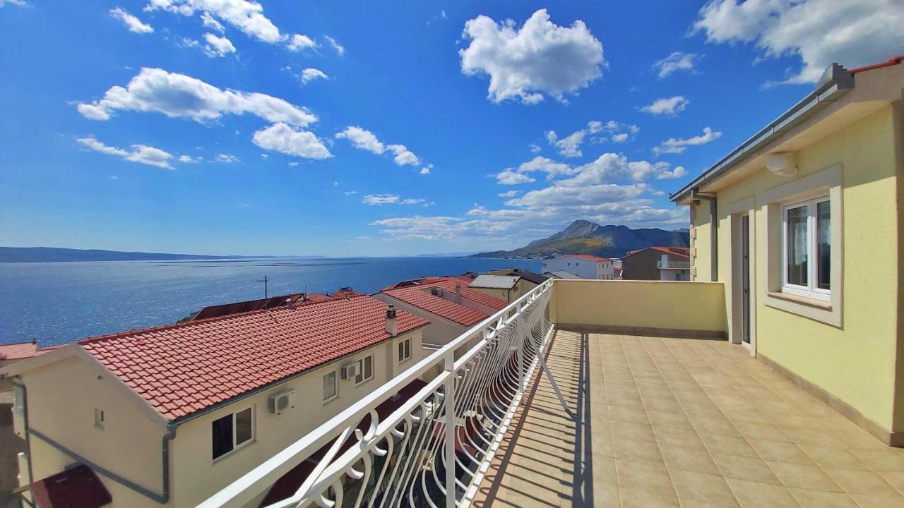 Apartments Marko Nemira 奥米什 外观 照片