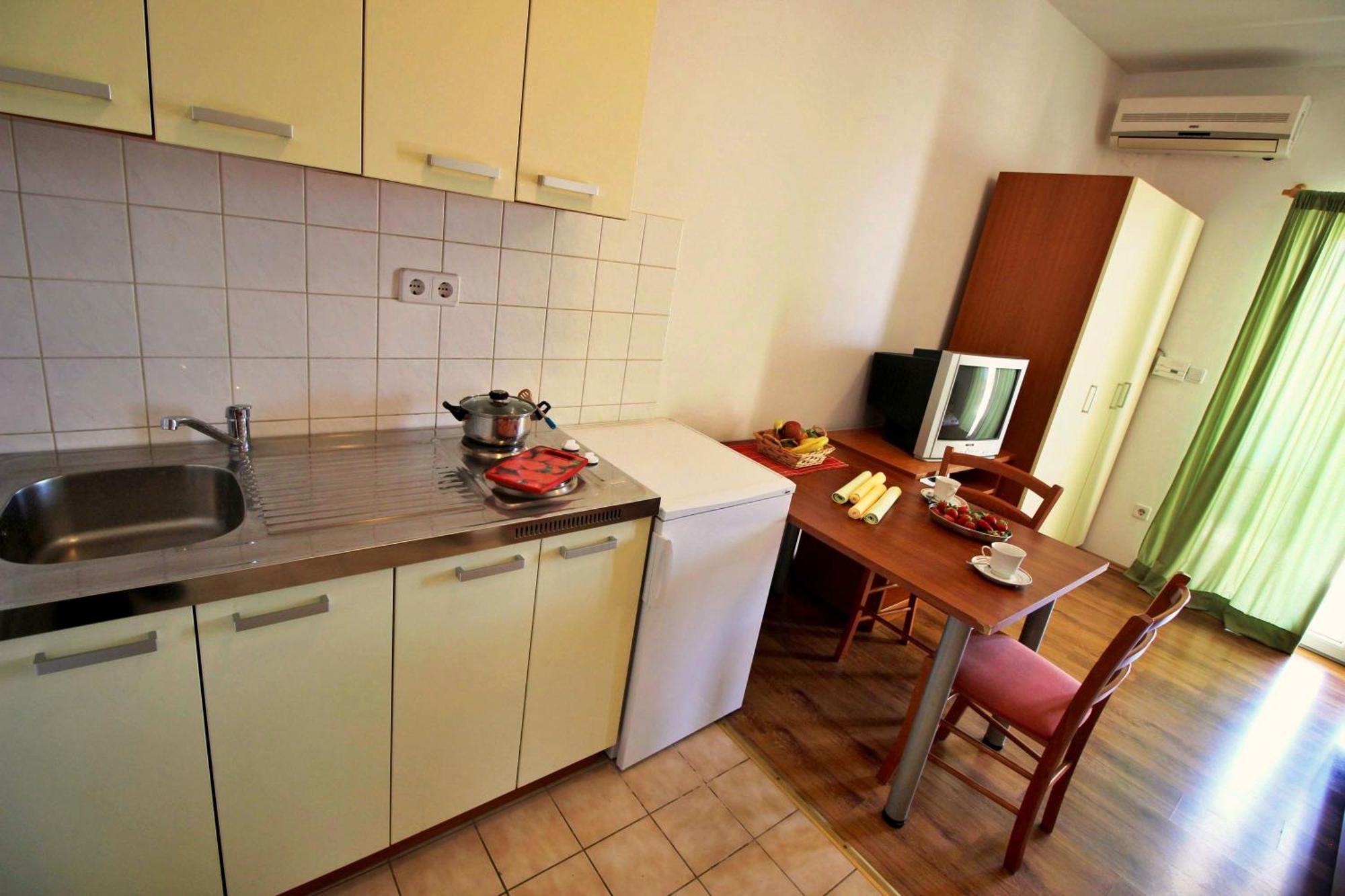 Apartments Marko Nemira 奥米什 客房 照片